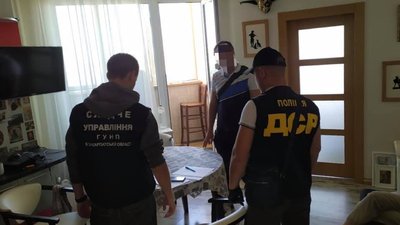 Збитки на майже 30 мільйонів під час закупівлі медзасобів: у Закарпатській ОДА тривають обшуки Збитки на майже 30 мільйонів під час закупівлі медзасобів: у Закарпатській ОДА тривають обшуки