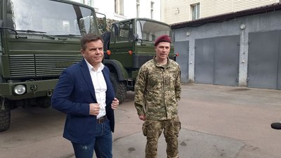 Вантажівки для десантників: за кошти громади Житомира придбали два автомобілі для ЗСУ Вантажівки для десантників: за кошти громади Житомира придбали два автомобілі для ЗСУ