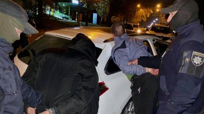 На Херсонщині поліцейські затримали організовану злочинну групу крадіїв з магазинів