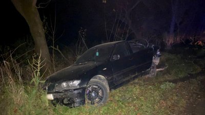 На Буковині водій вилетів з автівки на дорогу —його переїхала інша машина