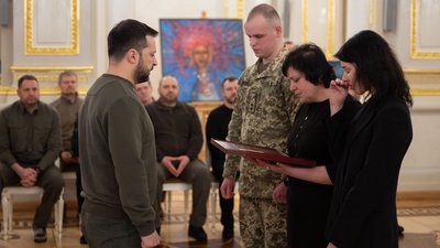 Нагородження: Зеленський вручив "Золоту Зірку" родині загиблого Анатолія Смітюха
