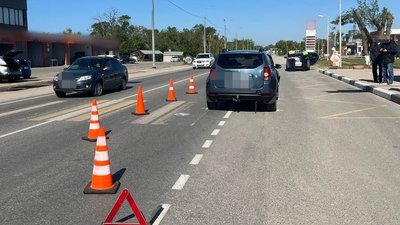 У Євпаторійському районі легковий автомобіль наїхав на 15-річного підлітка У Євпаторійському районі легковий автомобіль наїхав на 15-річного підлітка