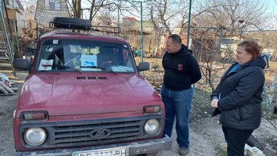 Родина "павучків". Миколаївська сім'я облаштувала волонтерський штаб в себе вдома Родина "павучків". Миколаївська сім'я облаштувала волонтерський штаб в себе вдома
