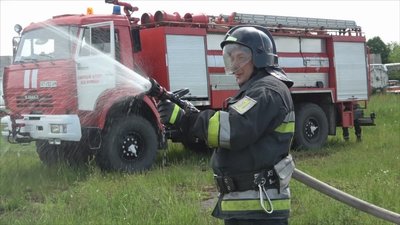 Прикарпатські пожежники провели навчання в аеропорту — гасили палаючий вертоліт Прикарпатські пожежники провели навчання в аеропорту — гасили палаючий вертоліт