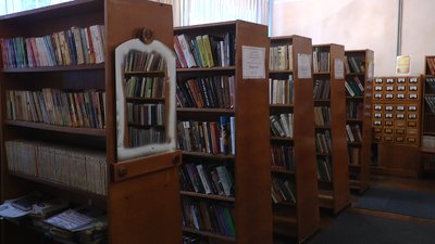 У Коломиї страйкують через закриття районної бібліотеки. Анонсують голодування У Коломиї страйкують через закриття районної бібліотеки. Анонсують голодування