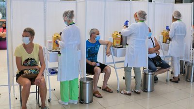 На вихідних від COVID-19 вакцинували понад 3 тисячі мешканців Одещини На вихідних від COVID-19 вакцинували понад 3 тисячі мешканців Одещини