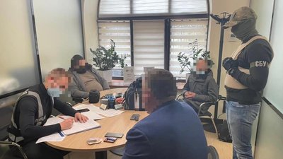 Намагалися продати комунальну ділянку за мільйон доларів. У Києві судитимуть учасників злочинної групи