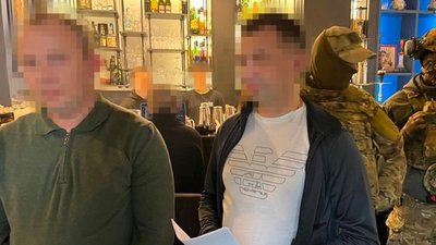 На Закарпатті посадовця БЕБ та місцевого депутата підозрюють у причетності до збуту підакцизних товарів