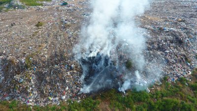 Біля Рівного горіло сміттєзвалище