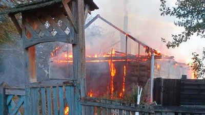 Обстріли на Чернігівщині: загорівся будинок, коли РФ двома безпілотниками атакувала село