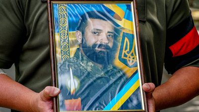 В Ужгороді попрощалися з полеглим на Запоріжжі 44-річним захисником Василем Мартином