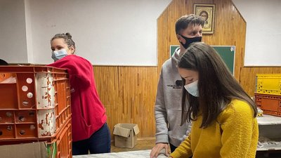 У Тернополі волонтери готують пряники для дітей з малозабезпечених сімей У Тернополі волонтери готують пряники для дітей з малозабезпечених сімей
