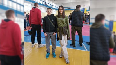 15-річна Анастасія та 14-річний Тимофій Олексієнки, які займаються боксом на прикордонні Чернігівщини 15-річна Анастасія та 14-річний Тимофій Олексієнки, які займаються боксом на прикордонні Чернігівщини