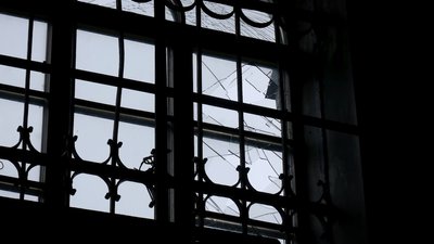 Любов перемагає війну: у Харкові під час вінчання стався обстріл неподалік храму Любов перемагає війну: у Харкові під час вінчання стався обстріл неподалік храму