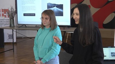 Луганська обласна бібліотека у Луцьку — Анастасія Літашова і Юлія Лисюк Луганська обласна бібліотека у Луцьку — Анастасія Літашова і Юлія Лисюк
