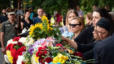 В Ужгороді попрощалися із полеглим на війні 32-річним Максимом Плешою В Ужгороді попрощалися із полеглим на війні 32-річним Максимом Плешою