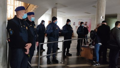 Житомиряни прийшли на сесію облради, аби дізнатися, чи буде підняття тарифів на транспортування газу Житомиряни прийшли на сесію облради, аби дізнатися, чи буде підняття тарифів на транспортування газу
