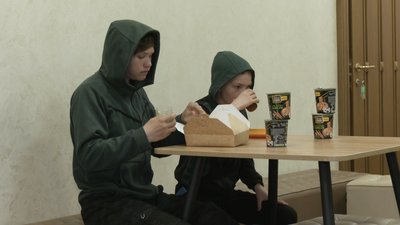 Переселенець з Маріуполя відкрив шелтер для тих, хто тікає від війни Переселенець з Маріуполя відкрив шелтер для тих, хто тікає від війни