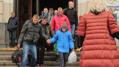 Пів року були в окупації. На Львівщину евакуювали вихованців харківського інтернату