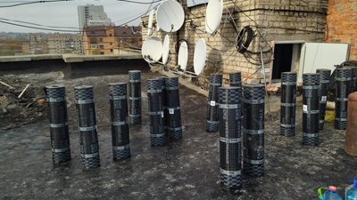 Поки підрядна організація в Миколаєві ремонтує дах багатоповерхівки, квартири заливає дощем Поки підрядна організація в Миколаєві ремонтує дах багатоповерхівки, квартири заливає дощем