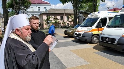 Греко-католицька Церква у Тернополі передала 7 автомобілів для ЗСУ Греко-католицька Церква у Тернополі передала 7 автомобілів для ЗСУ