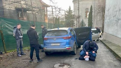 На Закарпатті затримали підозрюваних у викраденні елітних авто На Закарпатті затримали підозрюваних у викраденні елітних авто