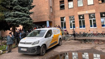 У деокупованій Боровій на Харківщині частково відновили адресну доставку пенсій