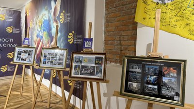 В Ужгородському замку представили виставку "Об’єднаємось, щоб вистояти і перемогти"