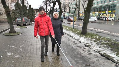 Грає на гітарі, катається на лижах, робить масаж: історія незрячого лучанина Грає на гітарі, катається на лижах, робить масаж: історія незрячого лучанина
