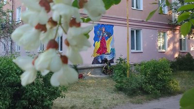 Патріотичний стріт-арт у громаді: художник із Житомирщини створює тематичні мурали Патріотичний стріт-арт у громаді: художник із Житомирщини створює тематичні мурали