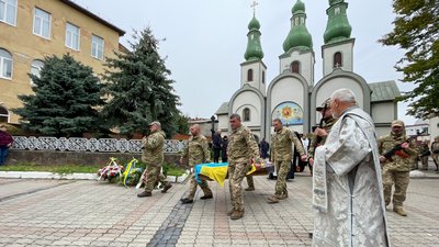 У Мукачеві попрощалися з полеглим на війні Сергієм Федорці