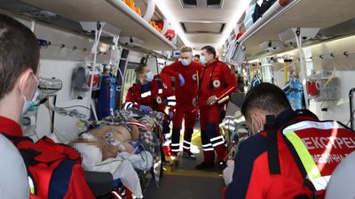 Реанімація на колесах: черкаські медики перевезли пацієнтів з "гарячих" областей Реанімація на колесах: черкаські медики перевезли пацієнтів з "гарячих" областей