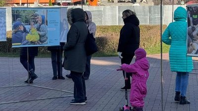 Фотовиставка "Дотики підтримки" у Вишгороді