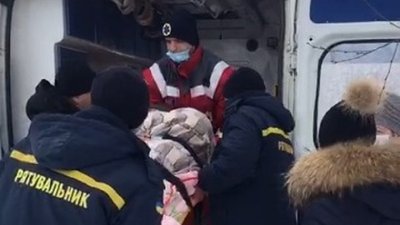 На Буковині рятувальники допомагали "швидкій" добратися до пацієнта На Буковині рятувальники допомагали "швидкій" добратися до пацієнта