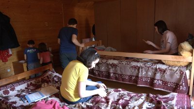 Подружжя з Херсонщини перевезло на Прикарпаття дітей з будинку сімейного типу Подружжя з Херсонщини перевезло на Прикарпаття дітей з будинку сімейного типу