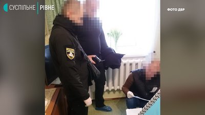 Десятки обшуків: ДБР вважає, що поліцейські на Рівненщині крали авто Десятки обшуків: ДБР вважає, що поліцейські на Рівненщині крали авто
