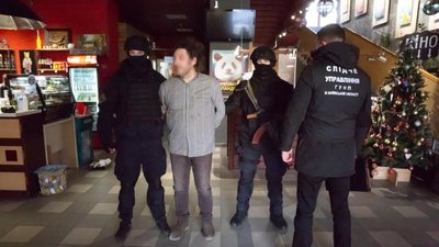 Відомого фотографа затримали в Києві за підозрою у розбещенні неповнолітніх