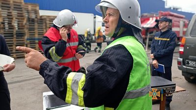 У Житомирі рятувальники провели тактико-спеціальні навчання в торговельному центрі У Житомирі рятувальники провели тактико-спеціальні навчання в торговельному центрі