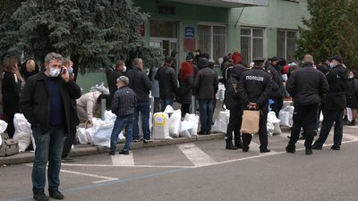 Як на Рівненщині комісії здають результати голосування