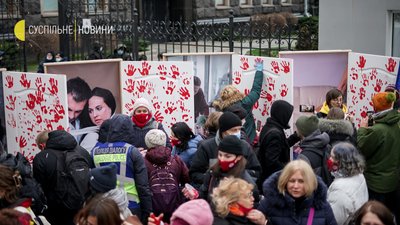 Під ОПУ відбулась акція на підтримку Стамбульської конвенції Під ОПУ відбулась акція на підтримку Стамбульської конвенції
