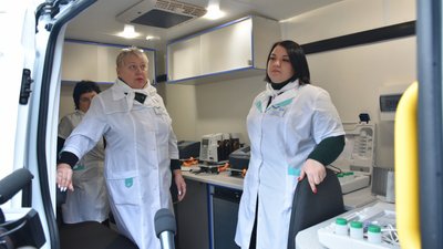 Містам та громадам на Донеччині вручили нову комунальну техніку Містам та громадам на Донеччині вручили нову комунальну техніку