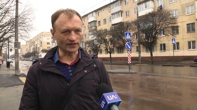 У Житомирі біля школи №8 встановили пішохідний перехід з острівцями безпеки У Житомирі біля школи №8 встановили пішохідний перехід з острівцями безпеки