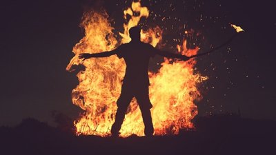 Облив себе бензином і підпалив - прикарпатець хотів накласти на себе руки