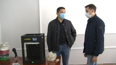 «Антикоронавірусну» ручку для дверей сконструювали у Луцьку «Антикоронавірусну» ручку для дверей сконструювали у Луцьку