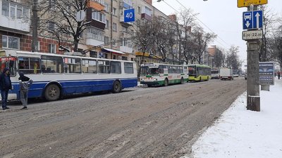 Поблизу центру міста утворився затор. Фото: Суспільне Поділля Поблизу центру міста утворився затор. Фото: Суспільне Поділля