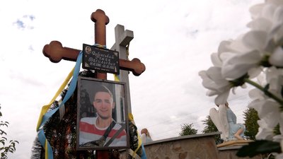“Все одно чекаю, що він повернеться”. Сповідь матері, спогади знайомих про захисника з Прикарпаття Романа Дубінського “Все одно чекаю, що він повернеться”. Сповідь матері, спогади знайомих про захисника з Прикарпаття Романа Дубінського