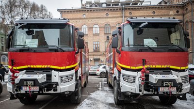 Київ передає в Харків два сучасних пожежних авто Київ передає в Харків два сучасних пожежних авто