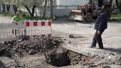 У Дніпрі прорвало трубу і обвалилася дорога: чи лагодять комунальники систему? У Дніпрі прорвало трубу і обвалилася дорога: чи лагодять комунальники систему?