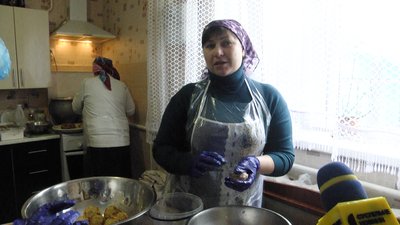 13 жительок Ружинської громади на Житомирщині готують домашні страви для воїнів ЗСУ на фронт 13 жительок Ружинської громади на Житомирщині готують домашні страви для воїнів ЗСУ на фронт