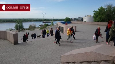 День перемоги по-херсонськи: заборонена символіка та перші затримання (фоторепортаж) День перемоги по-херсонськи: заборонена символіка та перші затримання (фоторепортаж)